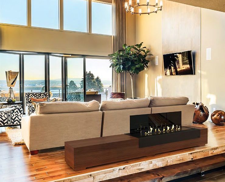 LOFT EVO: kominek w lakierowanej stali, szkle, na podstawie z drewna jatoba, ogrzewa 29 m2, moc 4,5 kW, długość 800 mm, wymiar; 2500 szer. x 613 wys. x 428 gł mm, sterowany elektronicznie -zdalnie i na wyświetlaczu