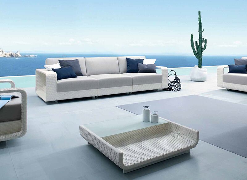 Hamptons white: sofa, stolik i fotele