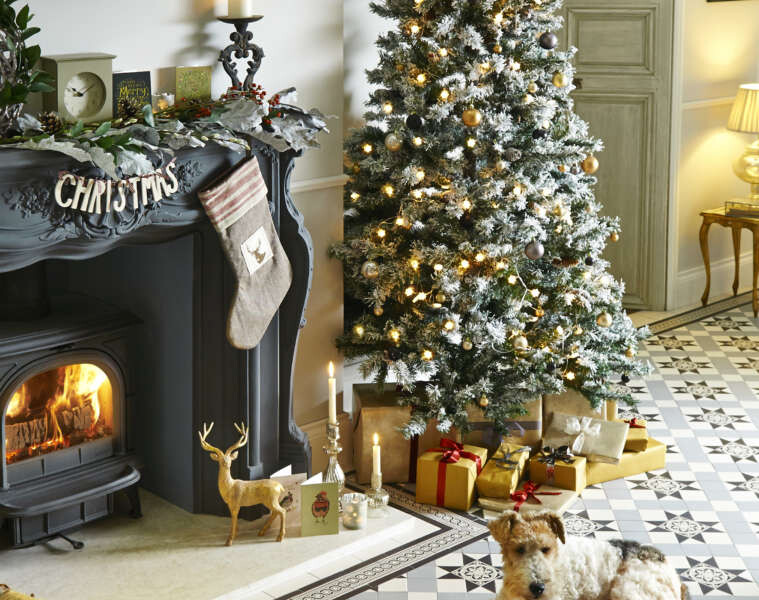 Original Style - VFT Blenheim pattern in Black, Grey and Dover White with Telford border Christmas