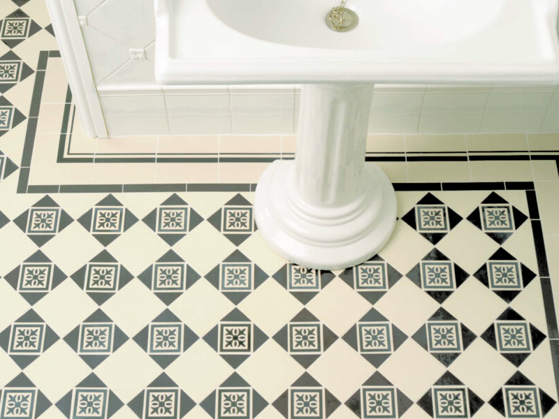 Original Style - VFT - Montague black on Dover white & Cavendish border and corners