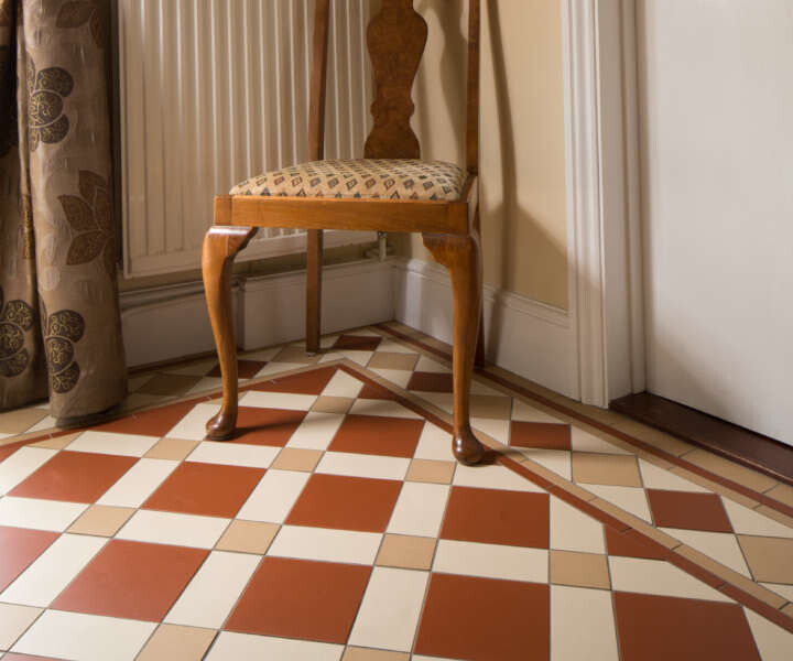 Original Style_VFT_Falkirk Red, White & London Stone with Melville border_location