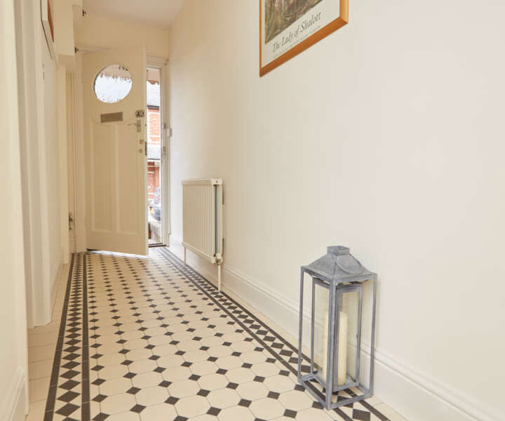 Original Style_VFT_Harrogate Black & White with Kingsley border_location