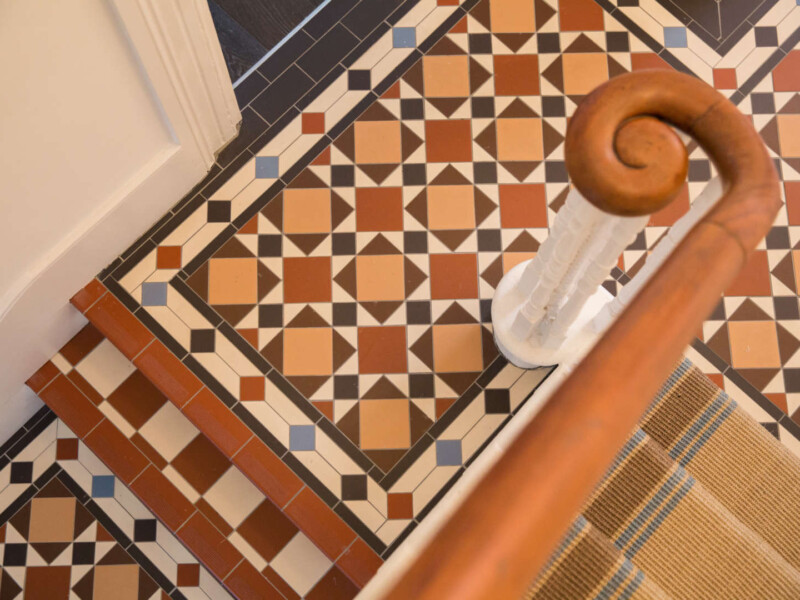 Original Style_VFT_Lambeth in Red, Buff, Black, Brown & White with Clare-based border_location