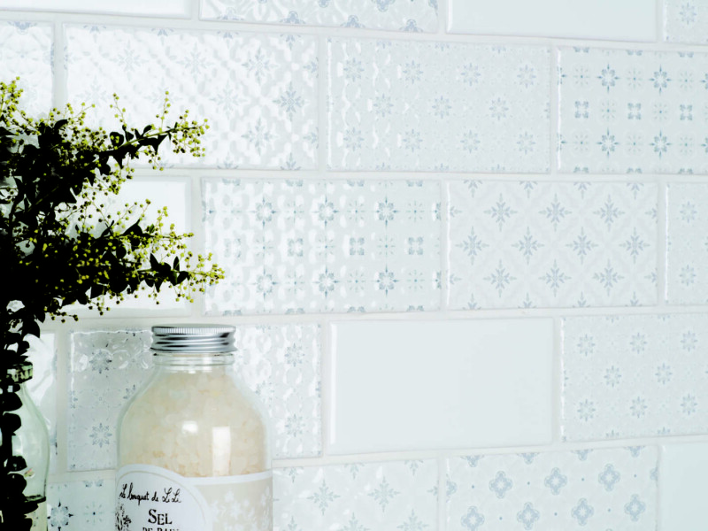Original Style_Winchester_Artisan_Mixed White and Plain Half-Tile Bathroom Set, Close-up_Landscape